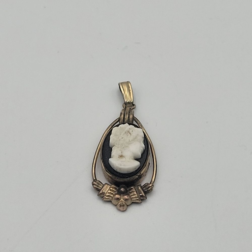 Vintage Art Deco 14K Yellow Gold Filled Cameo Necklace Pendant Vandell